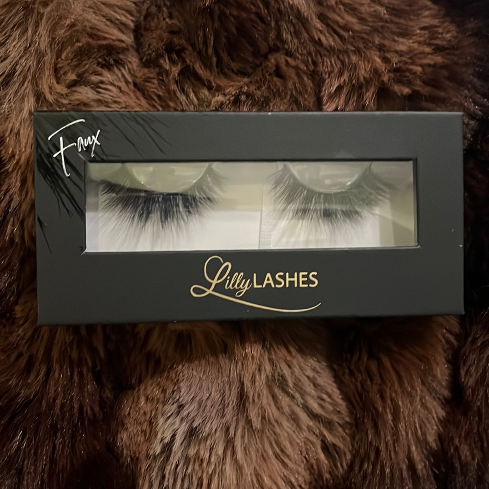 New In The Box 32 Faux Mink Lilly Lashes